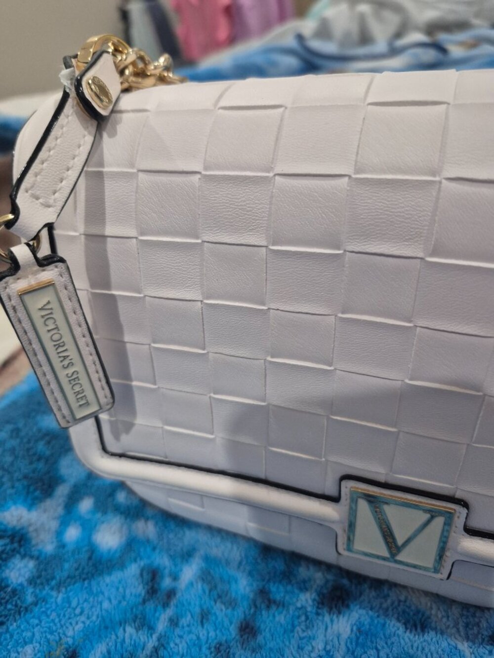 Bolso bandolera mediana de Victoria's Secret - Picture 10 of 15